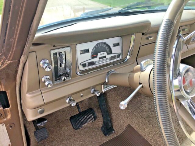 1967 Jeep Wagoneer - photo 12