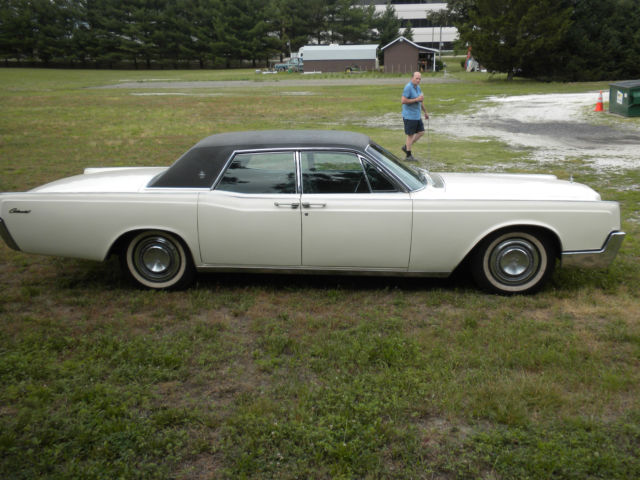 1967 Lincoln Continental Sedan - photo 3