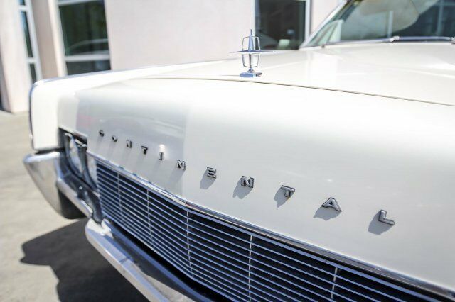 1967 Lincoln Continental CONVERTIBLE - photo 3