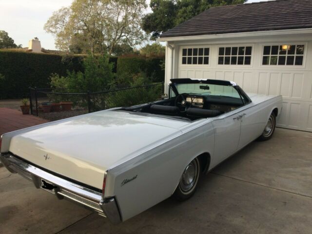 1967 Lincoln Continental Convertible - photo 2