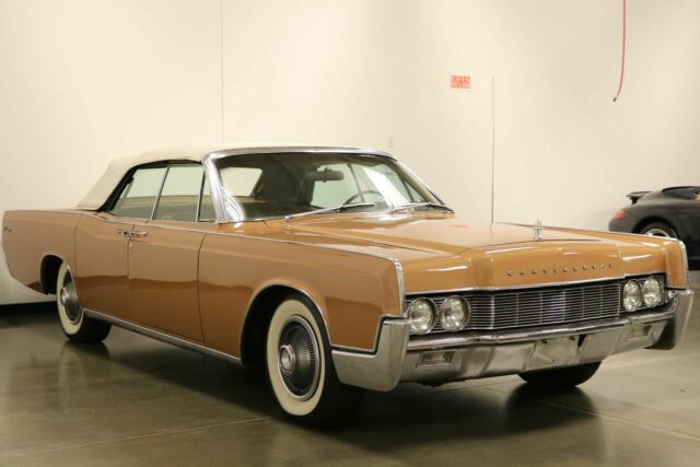1967 Lincoln Continental Convertible - photo 11