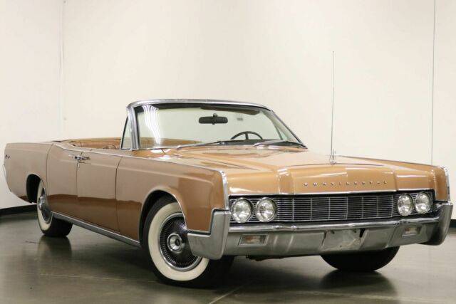 1967 Lincoln Continental Convertible - photo 2