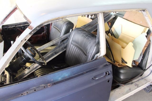 1967 Lincoln Continental Suicide 4 door sedan - photo 8
