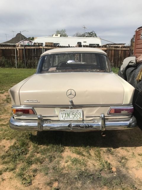 1967 Mercedes-Benz 200-Series - photo 2