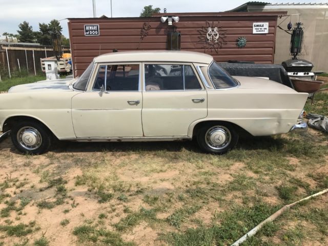 1967 Mercedes-Benz 200-Series - photo 3