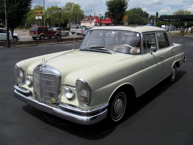 1967 Mercedes-Benz 200-Series