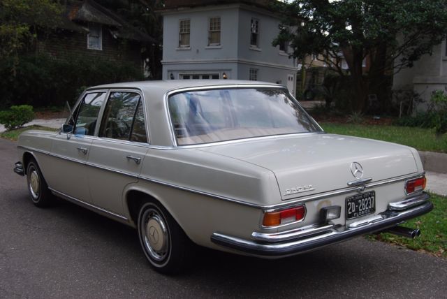 1967 Mercedes-Benz 200-Series W108 w. EURO 4-SPEED MANUAL and 90982 km! - photo 4