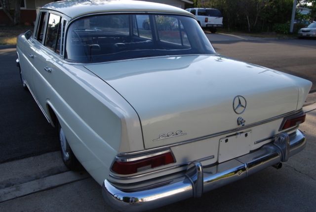 1967 Mercedes-Benz 200-Series - photo 3