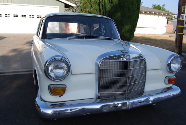 1967 Mercedes-Benz 200-Series - photo 4