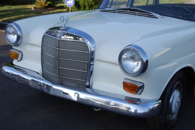 1967 Mercedes-Benz 200-Series - photo 7
