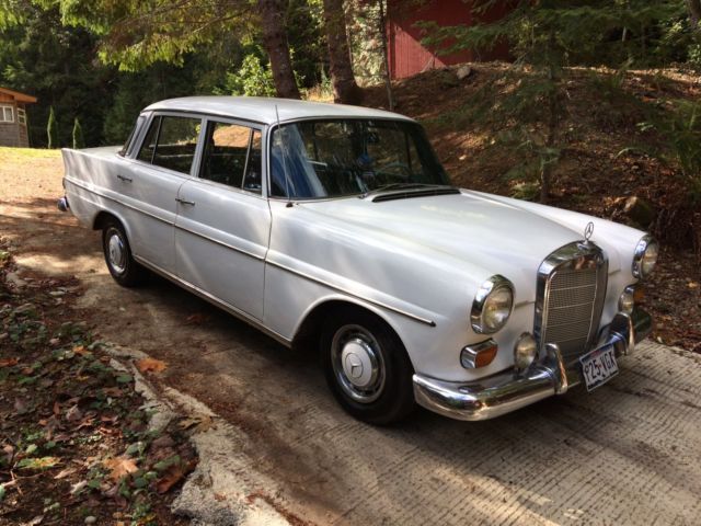 1967 Mercedes-Benz 200-Series - photo 2