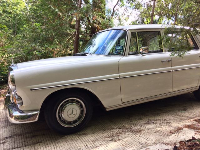 1967 Mercedes-Benz 200-Series - photo 4
