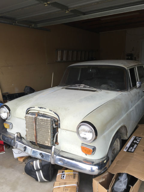 1967 Mercedes Benz 230 1967 Mercedes-Benz 230 w110