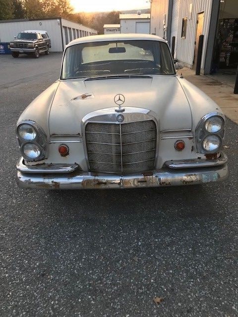 1967 Mercedes Benz 230s fin tail 1967 Mercedes-Benz 200-Series