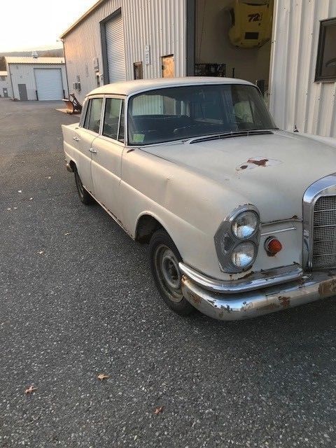 1967 Mercedes-Benz 200-Series - photo 3