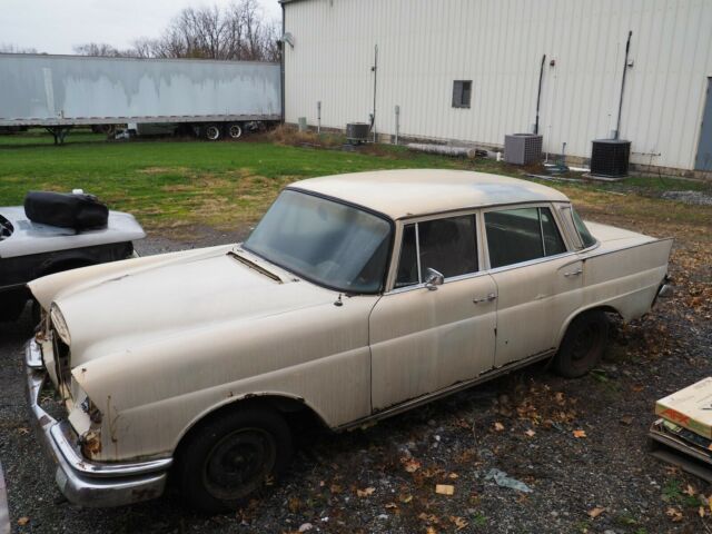 1967 Mercedes Benz 230S Fintail 1967 Mercedes-Benz 200-Series