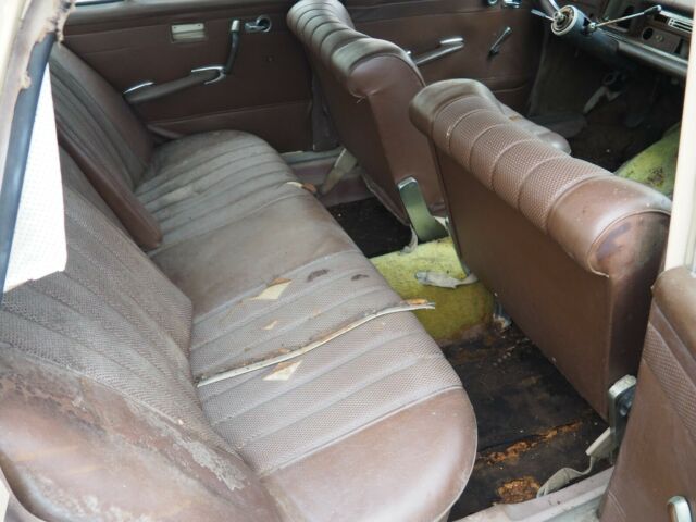 1967 Mercedes-Benz 200-Series - photo 12