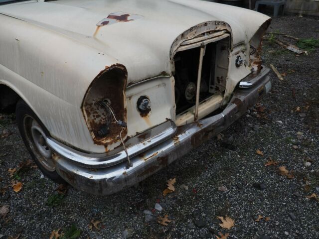 1967 Mercedes-Benz 200-Series - photo 3