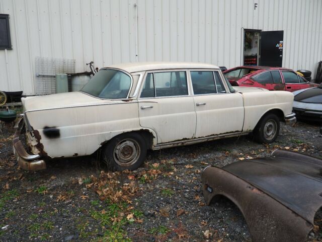1967 Mercedes-Benz 200-Series - photo 5