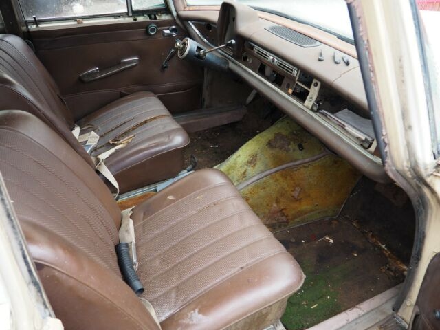 1967 Mercedes-Benz 200-Series - photo 8