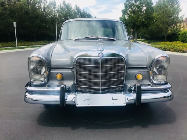 1967 Mercedes-Benz 200-Series 230S - photo 10