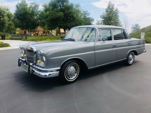 1967 Mercedes-Benz 200-Series 230S - photo 2