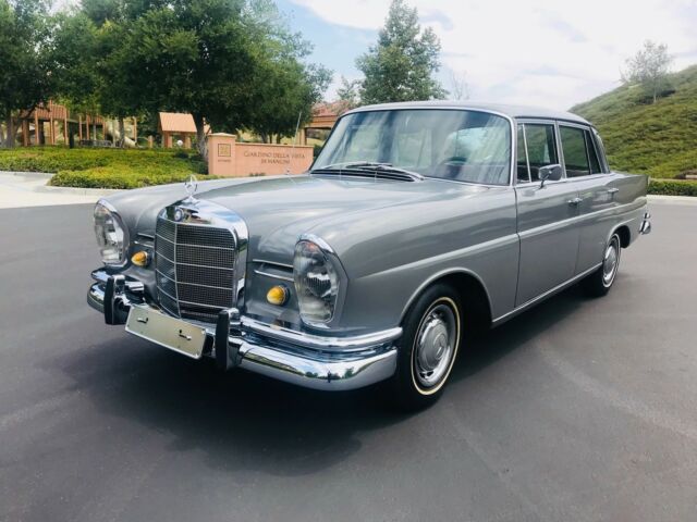 1967 Mercedes-Benz 200-Series 230S - photo 3