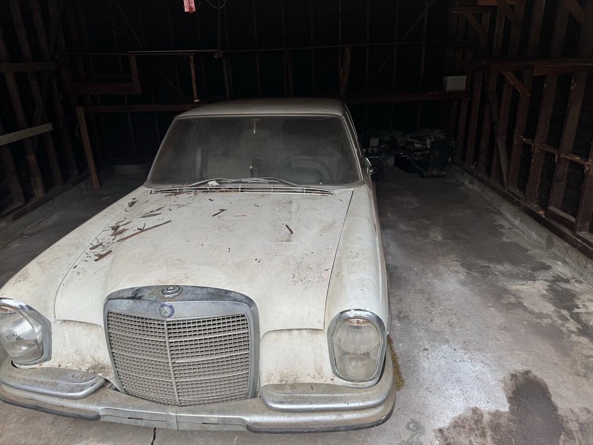 1967 Mercedes-Benz 230S - photo 11