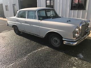 1967 Mercedes-Benz 200-Series - photo 2
