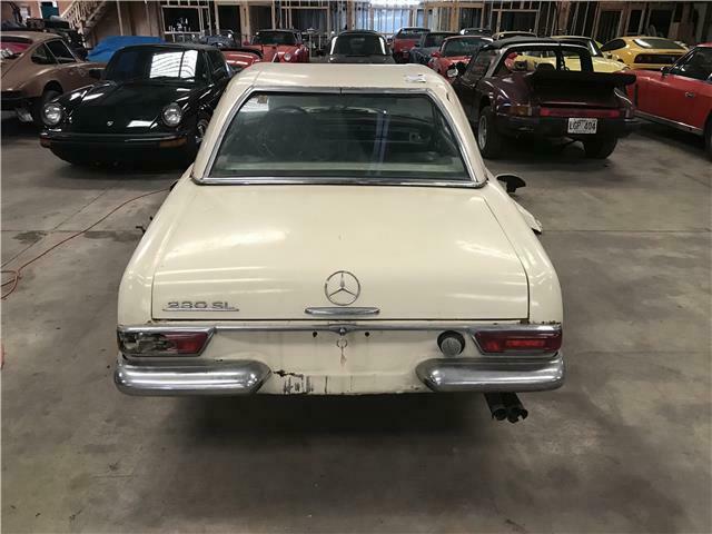 1967 Mercedes-Benz 200-Series -- - photo 3