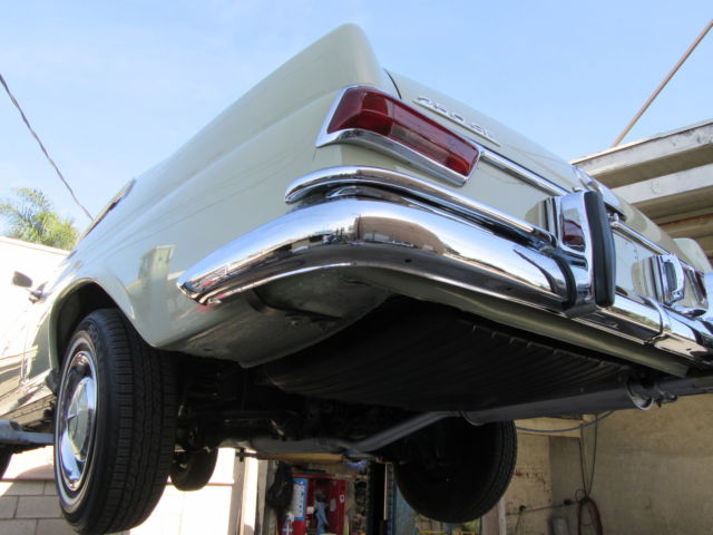 1967 Mercedes-Benz 200-Series - photo 10