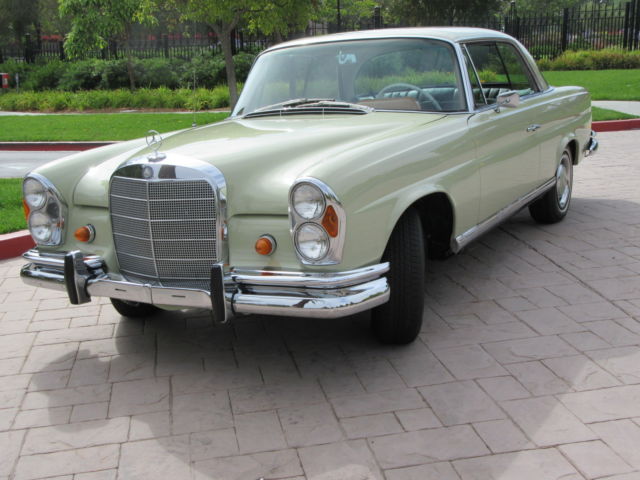 1967 Mercedes-Benz 200-Series - photo 2