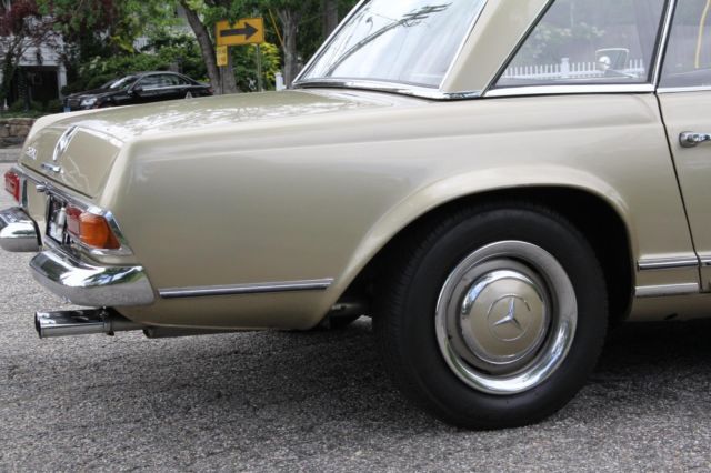 1967 Mercedes-Benz 250 SL -- - photo 11