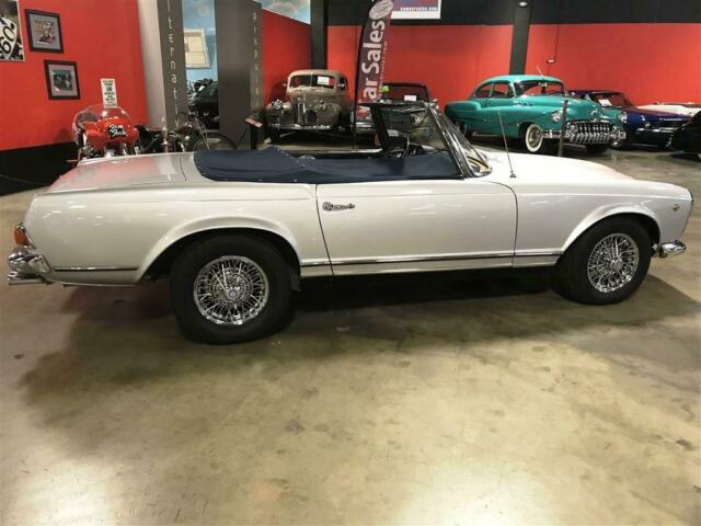 1967 Mercedes-Benz 200-Series -- - photo 5