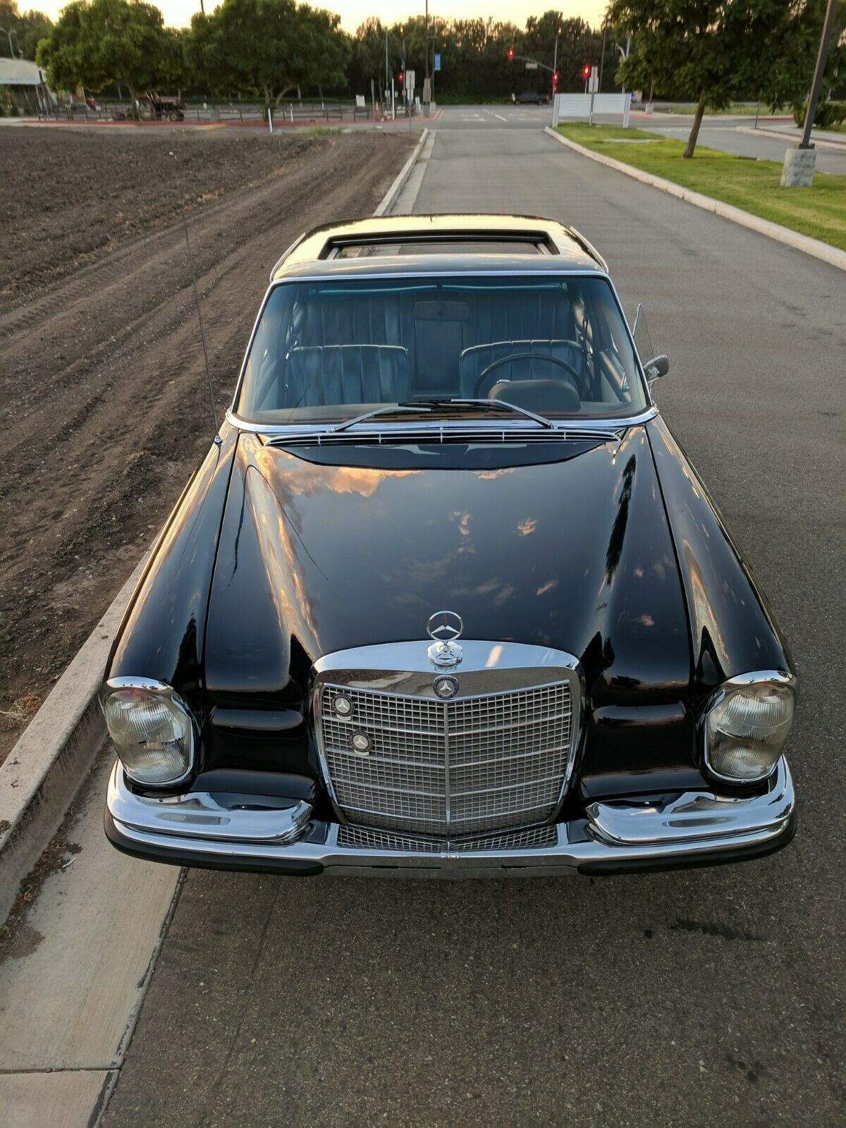 1967 Mercedes-Benz 200-Series - photo 2