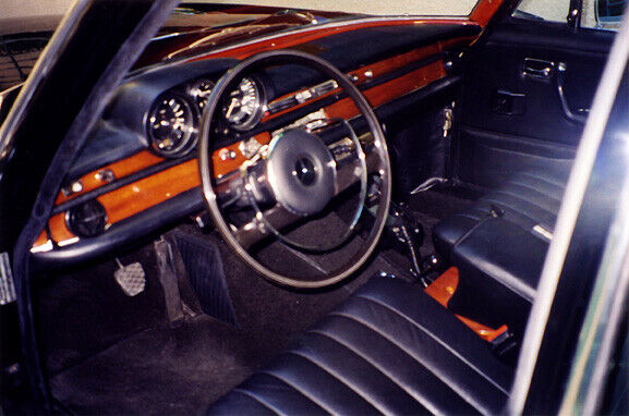 1967 Mercedes-Benz 200-Series luxury - photo 2