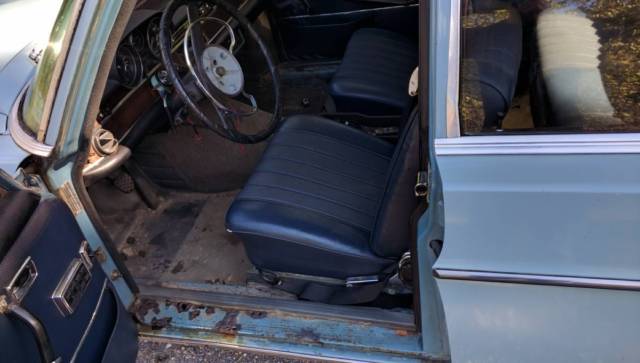 1967 Mercedes-Benz 200-Series base - photo 2