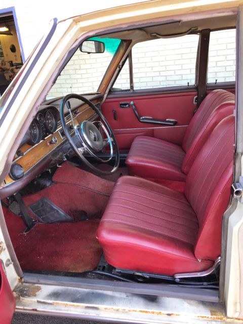 1967 Mercedes-Benz 200-Series - photo 10