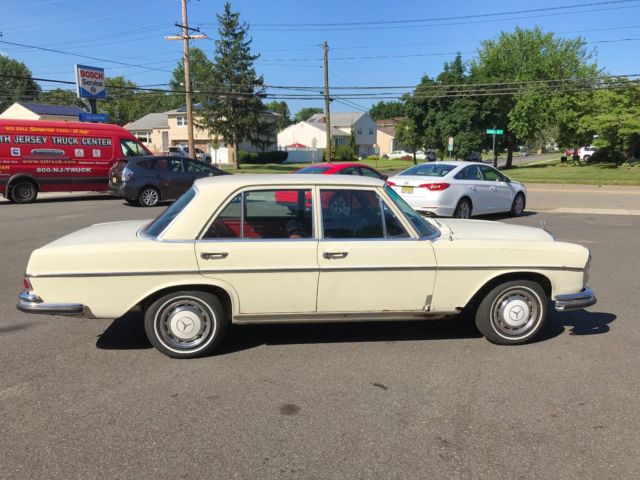 1967 Mercedes-Benz 200-Series - photo 7