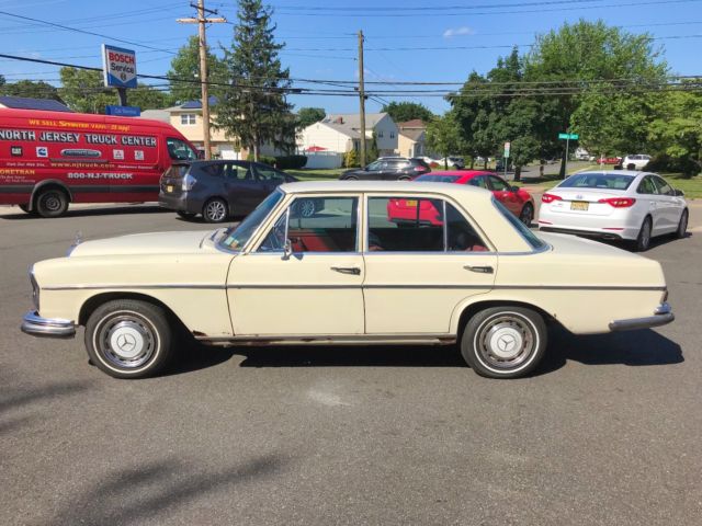 1967 Mercedes-Benz 200-Series - photo 8