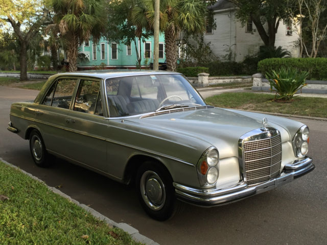 1967 Mercedes Benz 250SE W108 in DB 180, EURO, 4-speed MANUAL, in km!, BLAUPUNKT 1967 Mercedes-Benz 200-Series 4-speed MANUAL true EURO-car in DB 180 Silver-Grey