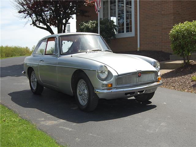 1967 MG GT Nice old MG GT Runs and drives very nice for its age! No Reserve 1967 MG GT --