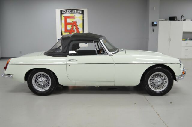 1967 MG MGB - photo 2