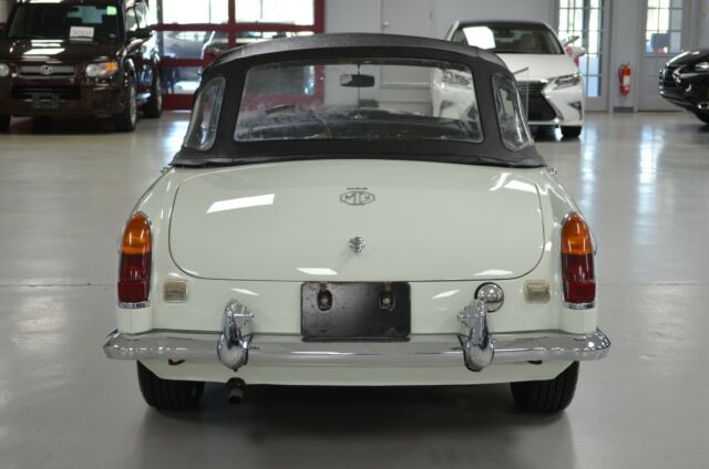 1967 MG MGB - photo 5