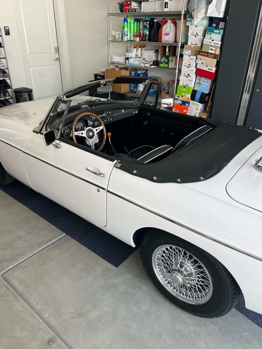 1967 MG MGB Roadster - photo 2
