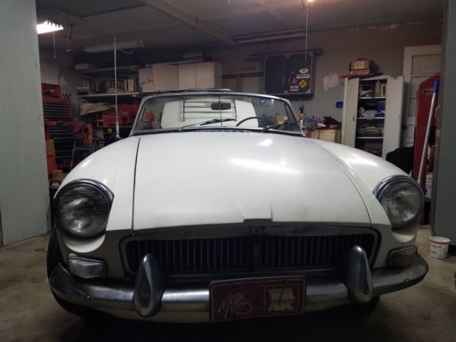 1967 MG MGB WITH FACTORY OVERDRIVE 1967 MG MGB