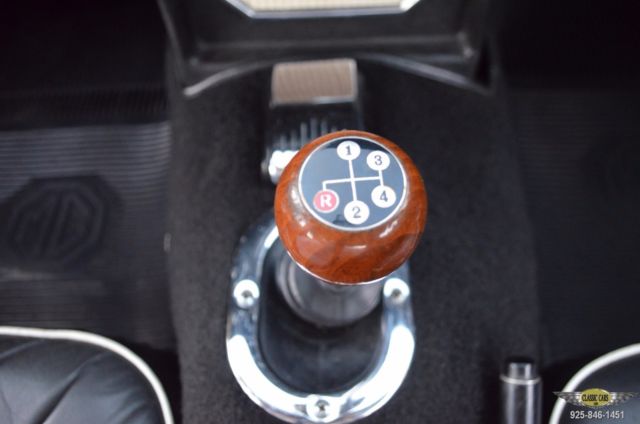 1967 MG MGB Convertible - photo 12