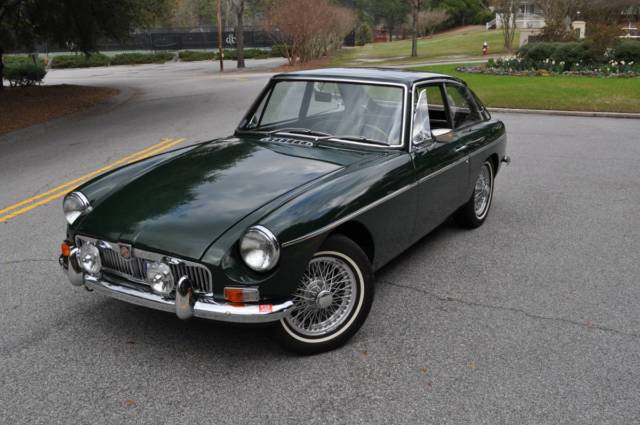 1967 MG MGB 2-door hatchback, hardtop with black leather - photo 2