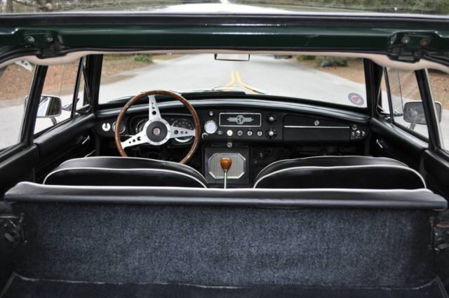 1967 MG MGB 2-door hatchback, hardtop with black leather - photo 8