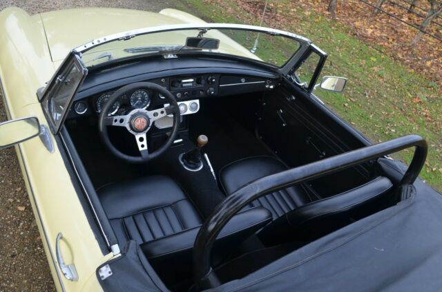 1967 MG MGB BEAUTIFUL EXAMPLE - NO RESERVE! - photo 11